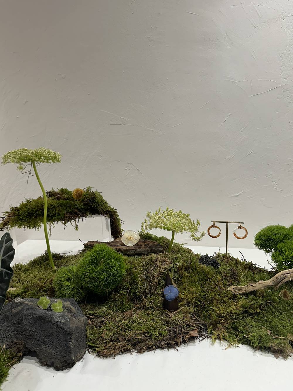 Suspended Green gallery image 2